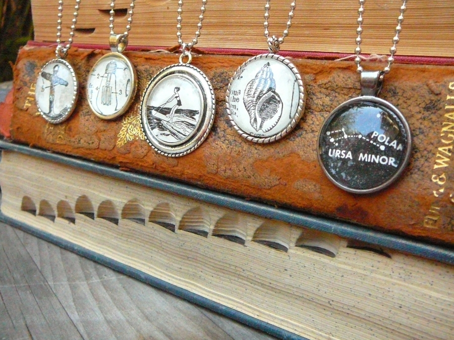 dictionary illustration necklaces